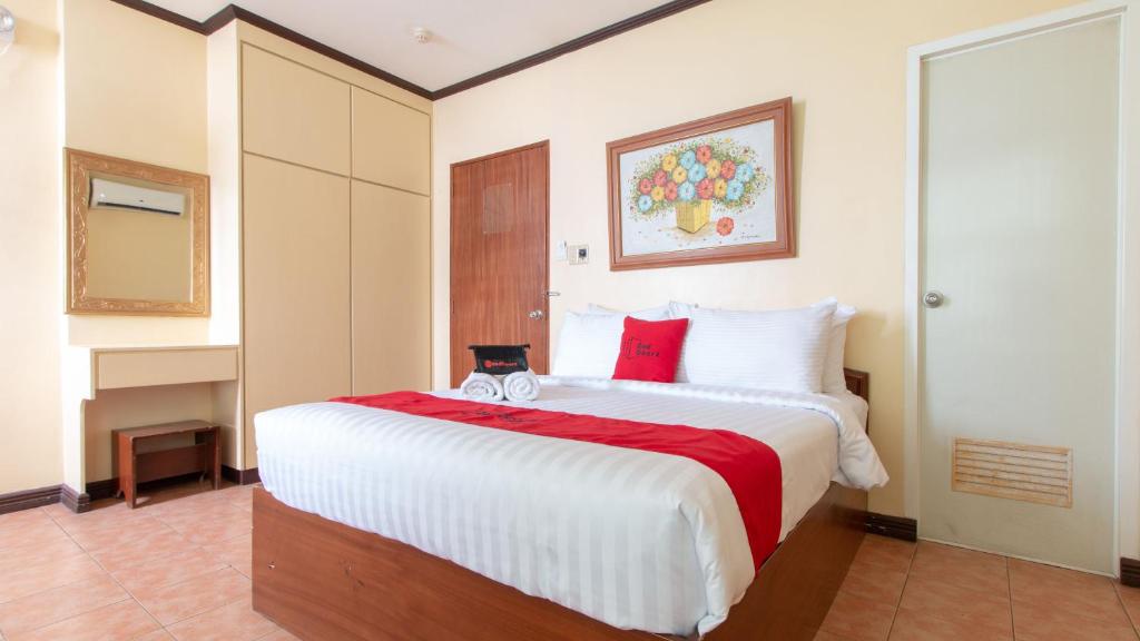 Postel nebo postele na pokoji v ubytování RedDoorz @ Downtown Tacloban