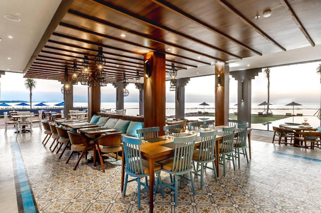 Restaurace v ubytování Lovina Beach Club & Resort