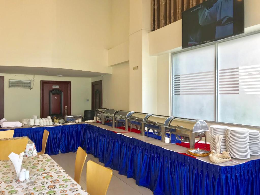 Restaurace v ubytování Hotel Broadway Yangon