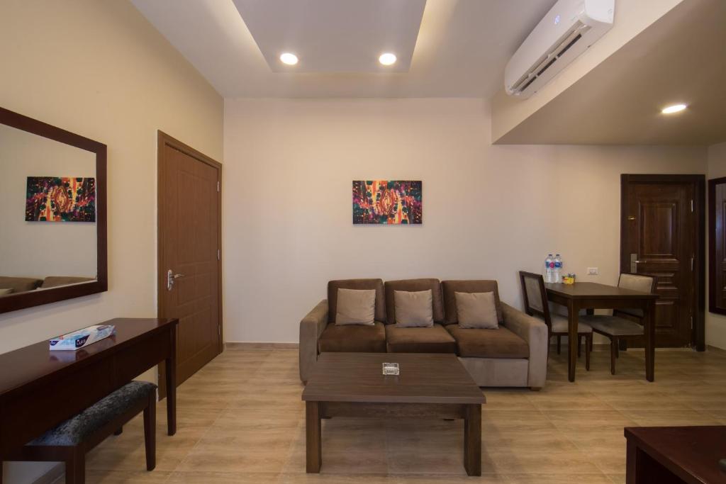 The Home Dreamland - 7