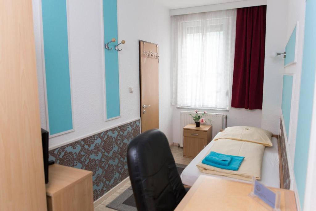 Postel nebo postele na pokoji v ubytování Pension Central Nuernberg-Fuerth