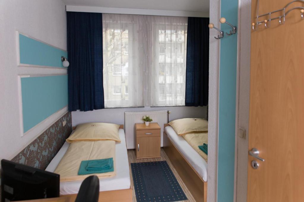 Postel nebo postele na pokoji v ubytování Pension Central Nuernberg-Fuerth
