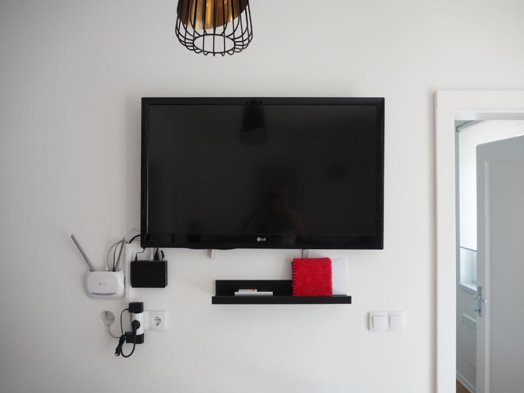 TV a/nebo společenská místnost v ubytování Friends & Family Apartmanok Velence