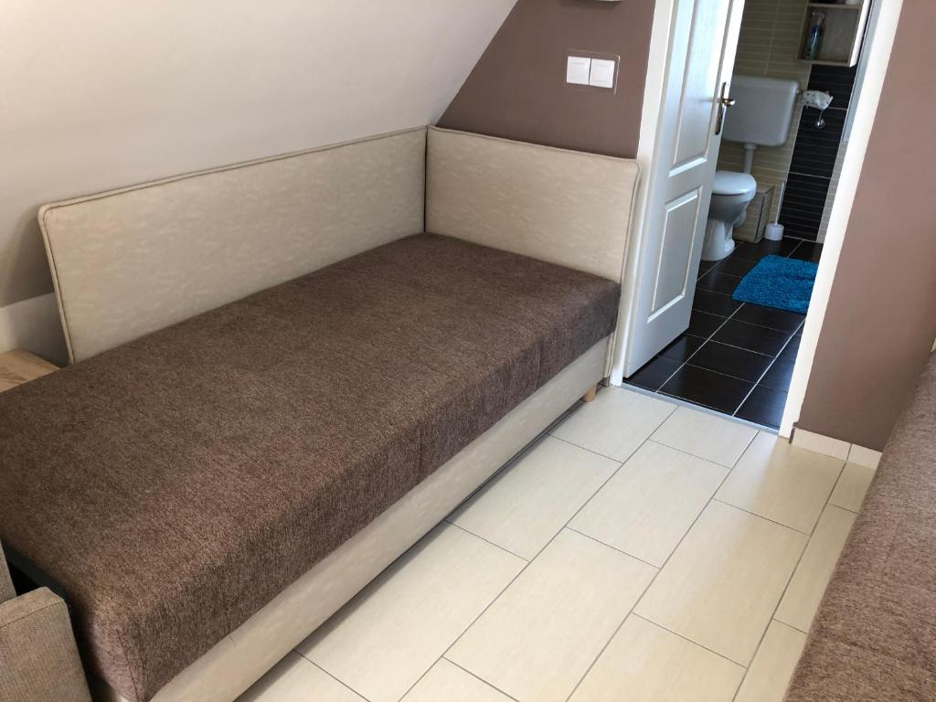 Postel nebo postele na pokoji v ubytování Róma Apartmanház
