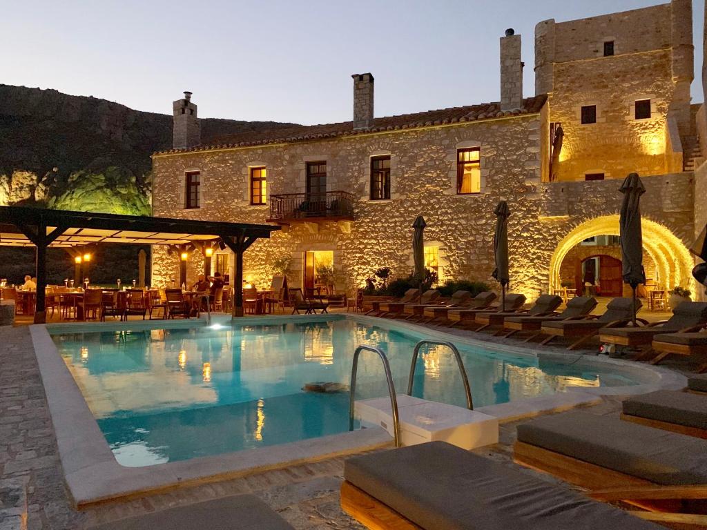 Bazén v ubytování Kyrimai Hotel nebo v jeho okolí