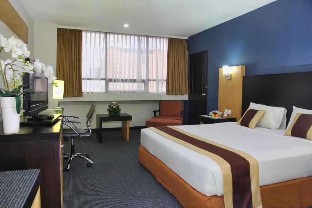 Postel nebo postele na pokoji v ubytování Jayakarta Hotel Jakarta