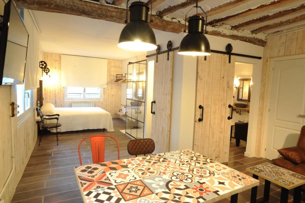 Postel nebo postele na pokoji v ubytování Lombera Apartamentos