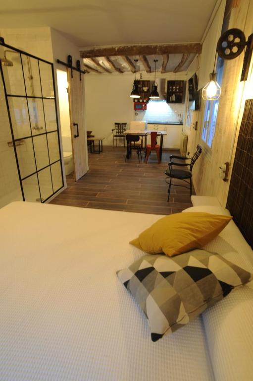 Postel nebo postele na pokoji v ubytování Lombera Apartamentos