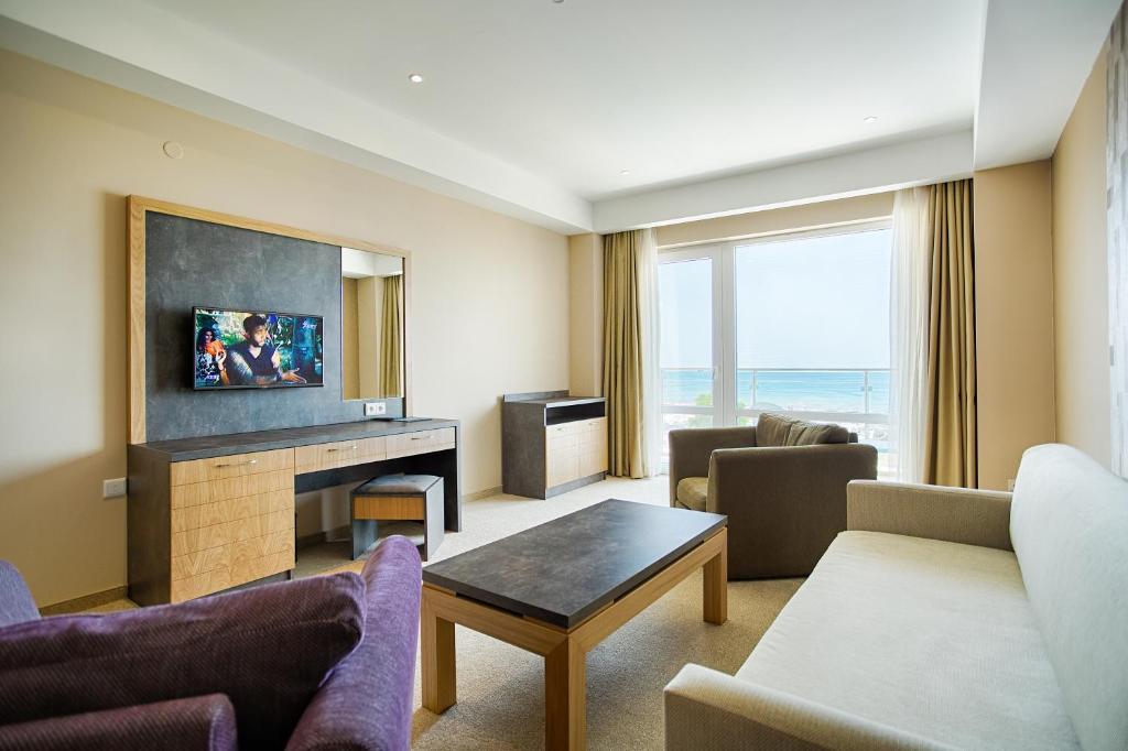 DIT Evrika Beach Club Hotel - All Inclusive - Appartamento Premium Con Balcone (2 Adulti + 3 Bambini)