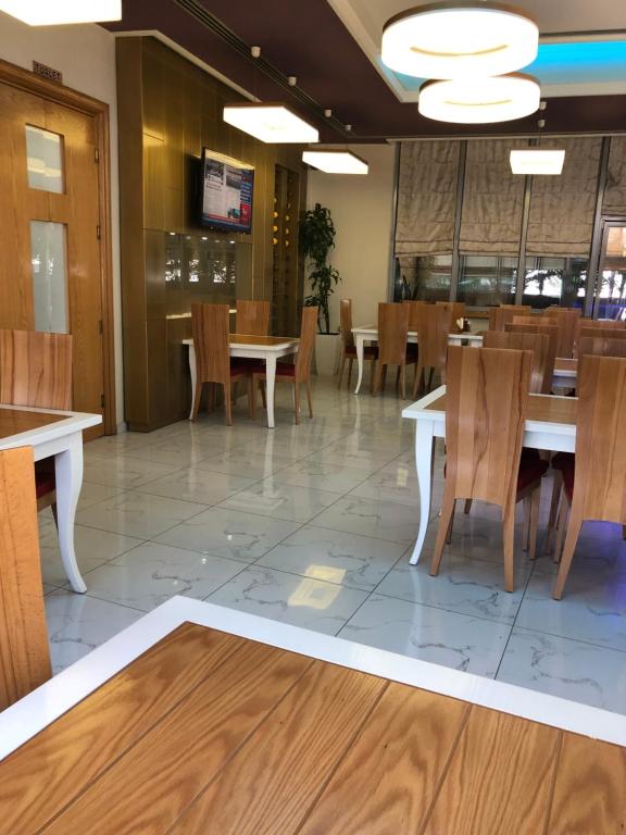 TV a/nebo společenská místnost v ubytování ELJOS HOTEL