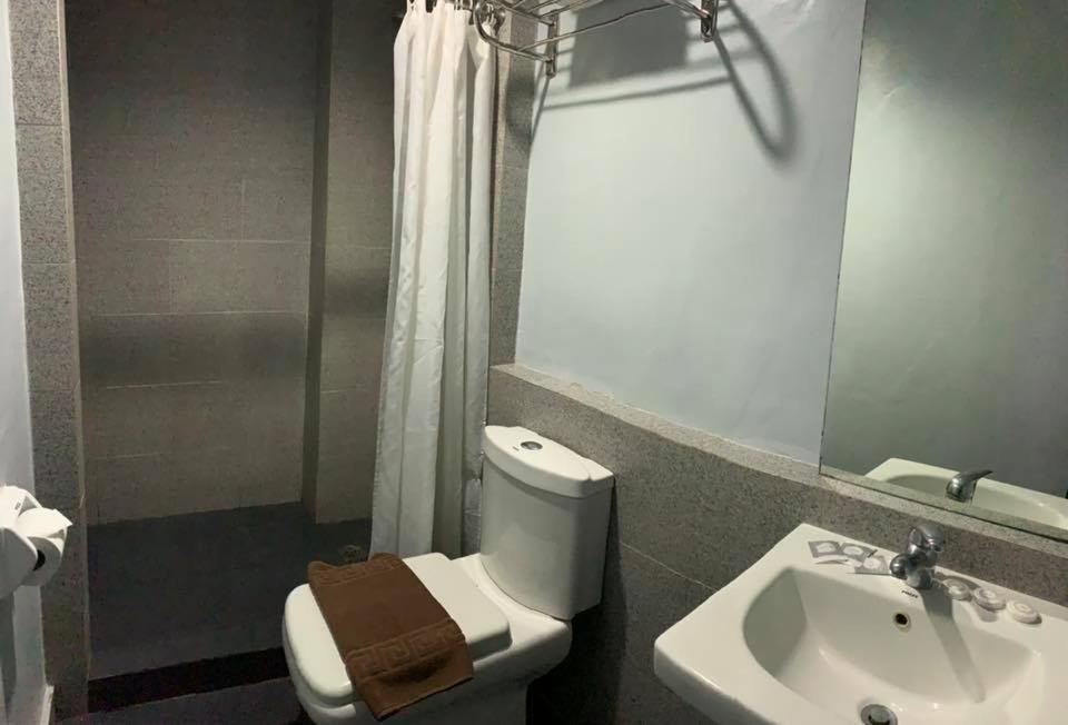 Koupelna v ubytování Cebu R Hotel Mabolo