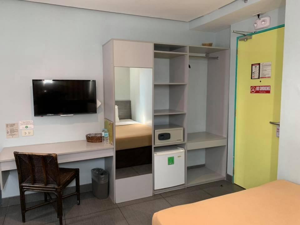 TV a/nebo společenská místnost v ubytování Cebu R Hotel Mabolo