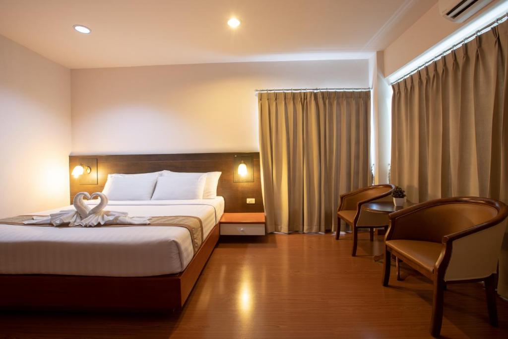 Postel nebo postele na pokoji v ubytování Pimann Inn Hotel