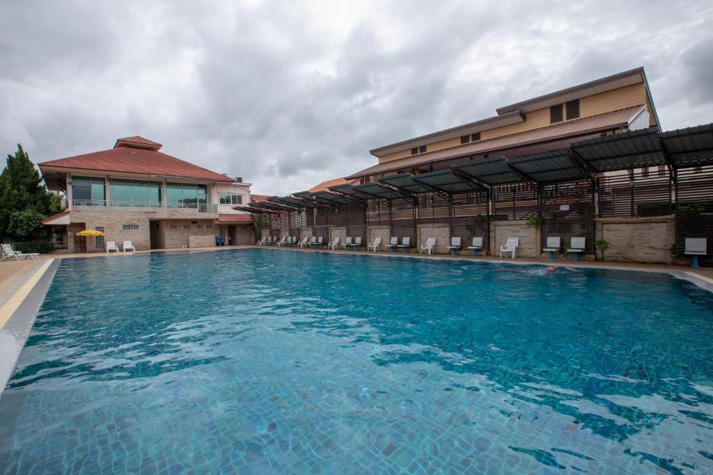 Bazén v ubytování Pimann Inn Hotel nebo v jeho okolí