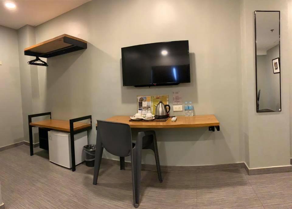 TV a/nebo společenská místnost v ubytování Cebu R Hotel Capitol