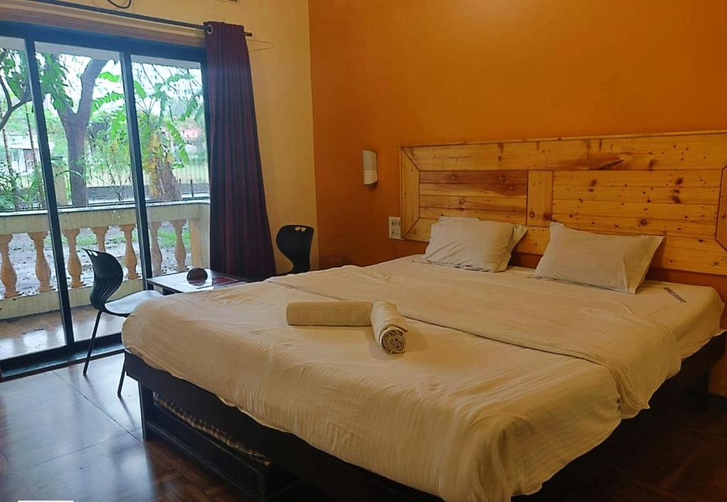Rainwood Residency - Deluxe Double Room With Balcony