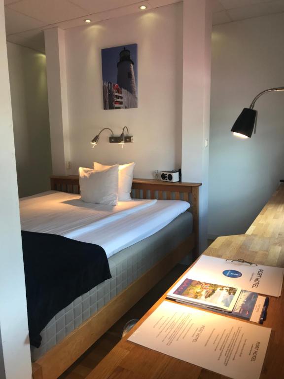 Postel nebo postele na pokoji v ubytování Port Hotel