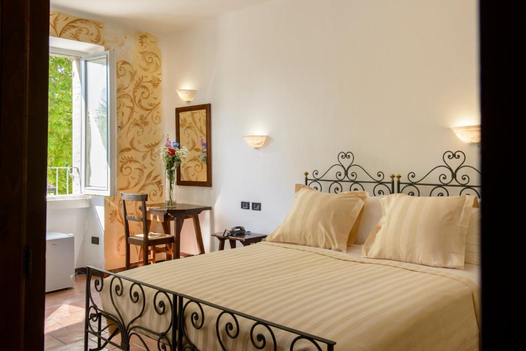 Postel nebo postele na pokoji v ubytování Hotel Porta Marmorea