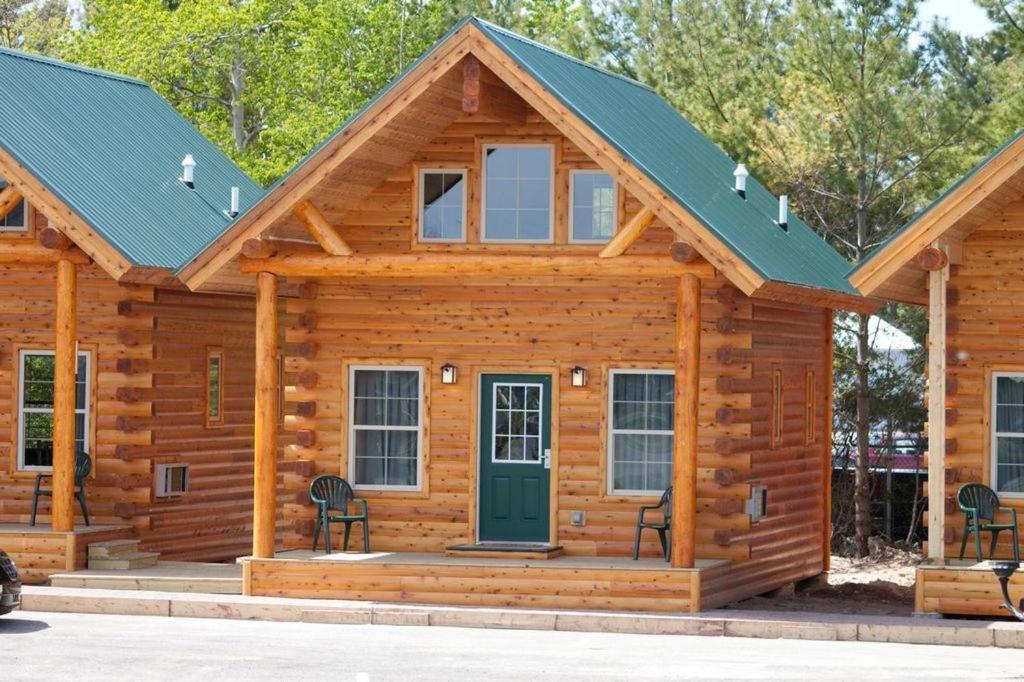 Cabins of Mackinac & Lodge, Mackinaw City (updated prices 2024)