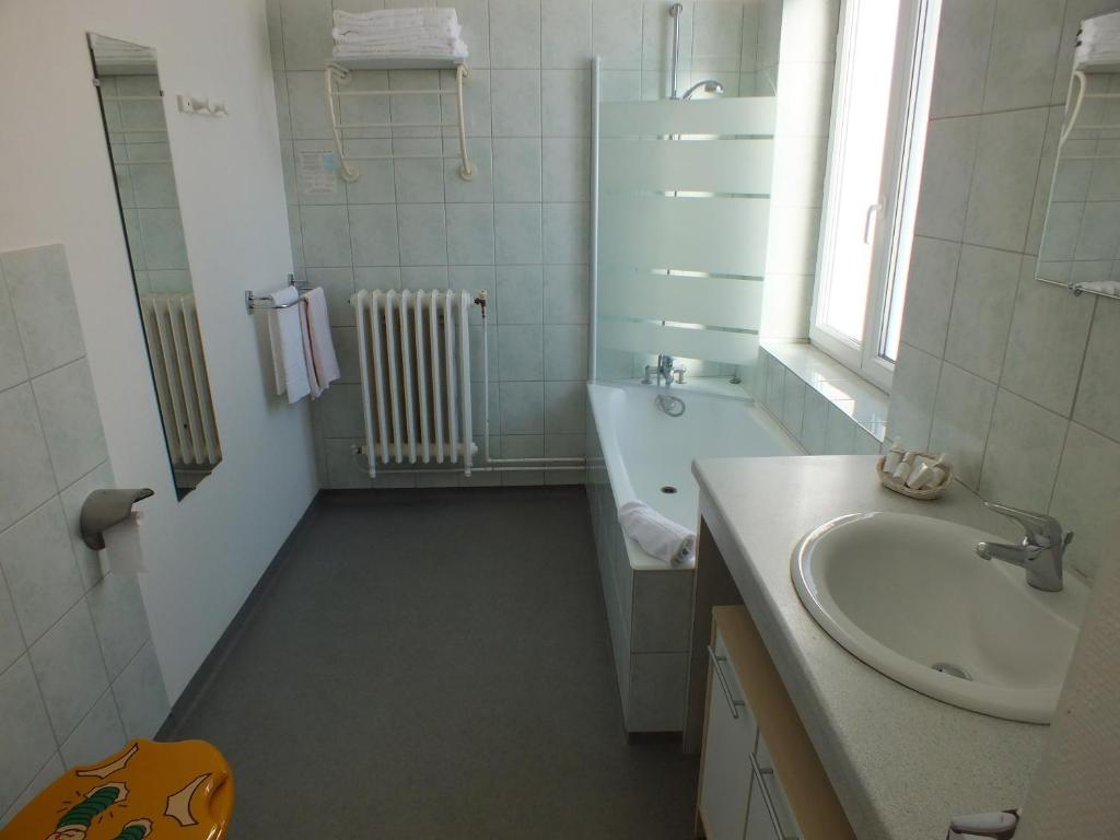 Hotel La Prairie - Quadruple Room With Balcony