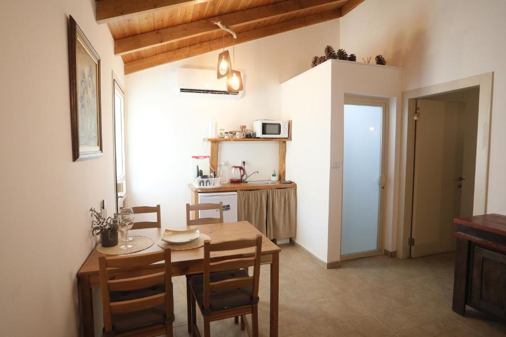 Lakeside Terrace - One-Bedroom Chalet