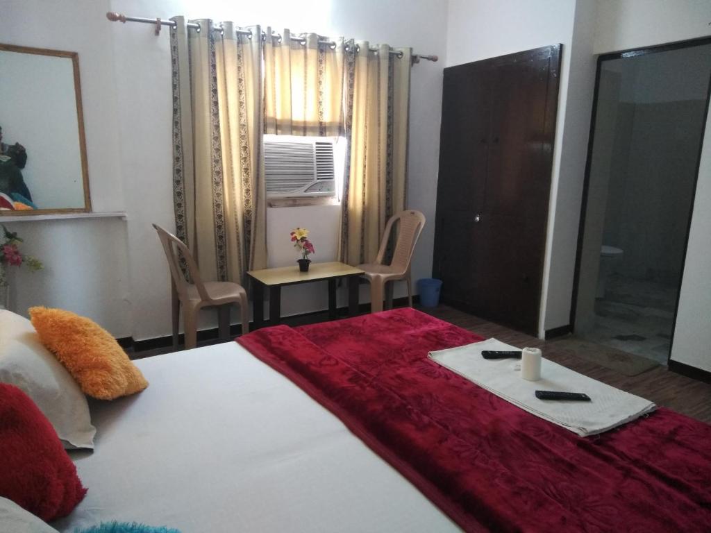 Postel nebo postele na pokoji v ubytování Agra Paying Guest House