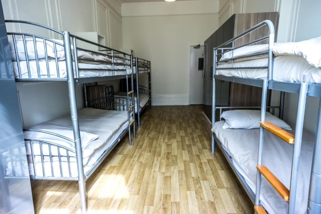 Postel nebo postele na pokoji v ubytování Sandeman-Allen Hostel (Bayswater)