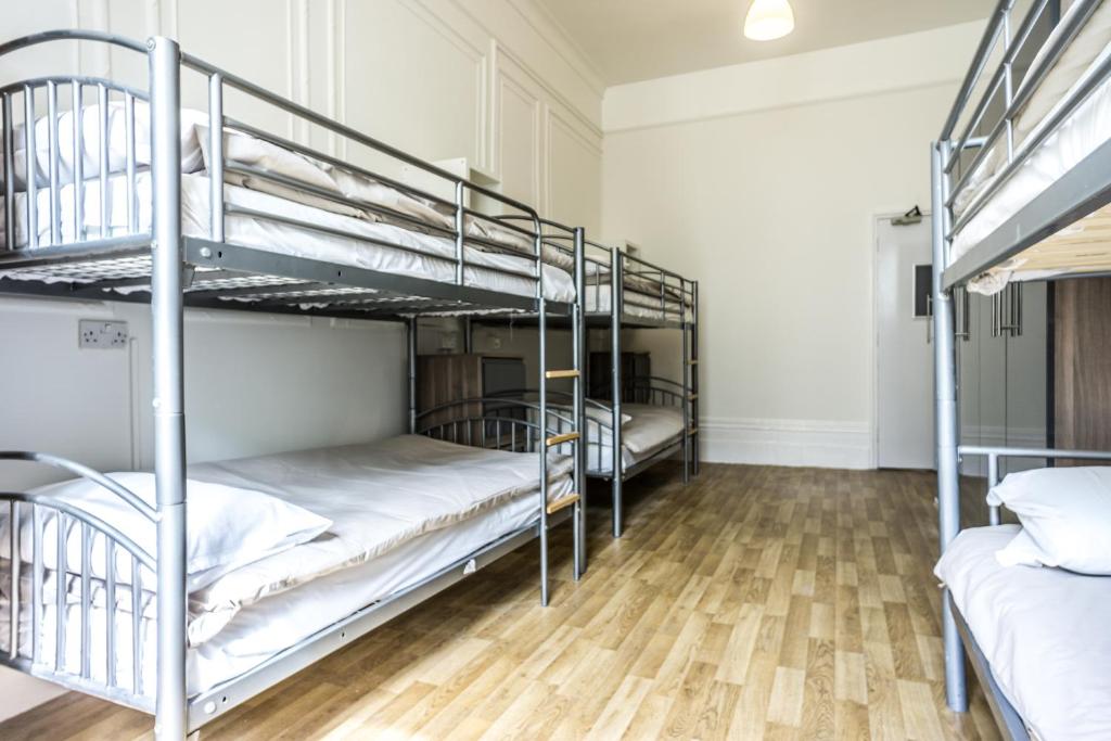 Postel nebo postele na pokoji v ubytování Sandeman-Allen Hostel (Bayswater)