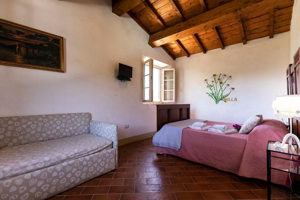 a living room with a couch and a bed at Agriturismo La Mignola in Quercianella