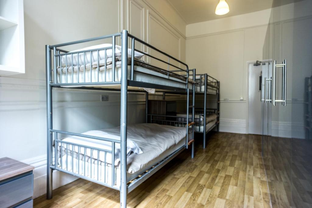 Postel nebo postele na pokoji v ubytování Sandeman-Allen Hostel (Bayswater)