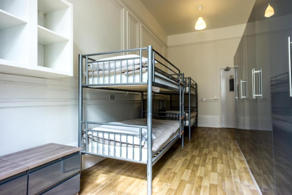 Postel nebo postele na pokoji v ubytování Sandeman-Allen Hostel (Bayswater)