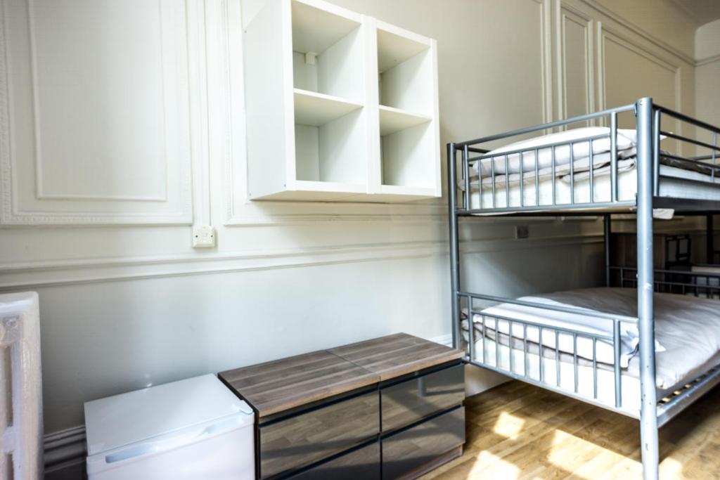 Postel nebo postele na pokoji v ubytování Sandeman-Allen Hostel (Bayswater)