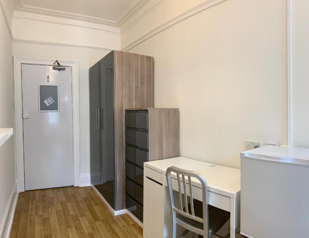 Kuchyň nebo kuchyňský kout v ubytování Sandeman-Allen Hostel (Bayswater)