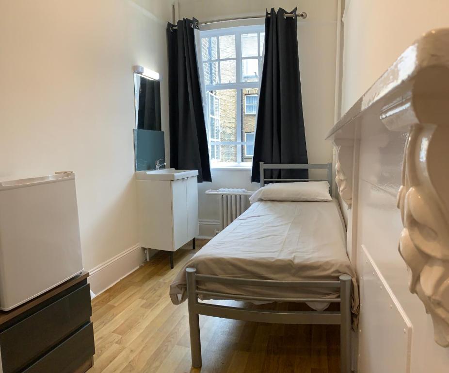 Postel nebo postele na pokoji v ubytování Sandeman-Allen Hostel (Bayswater)