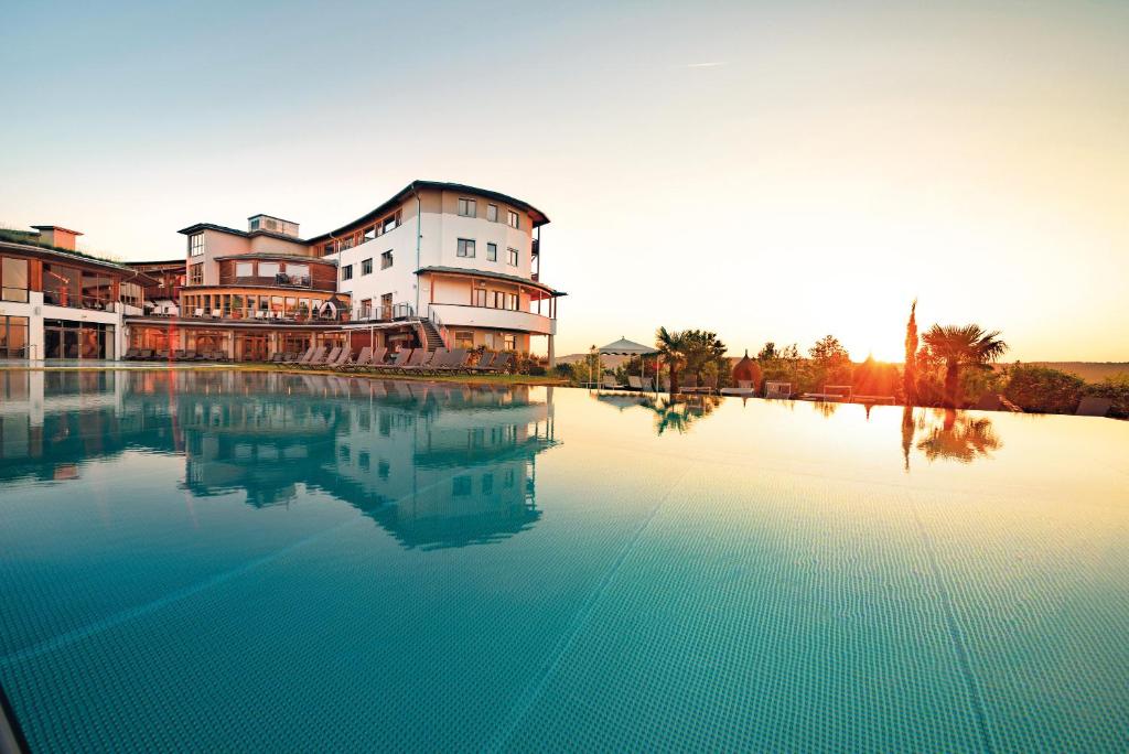 Bazén v ubytování Hotel & Spa Larimar nebo v jeho okolí
