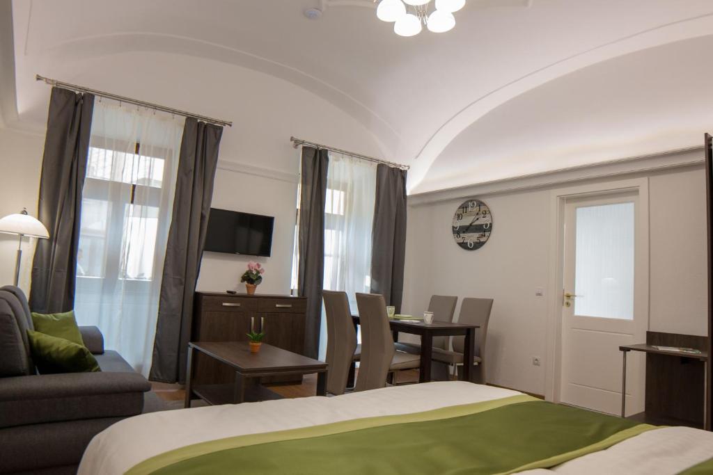 TV a/nebo společenská místnost v ubytování Mecset Apartman