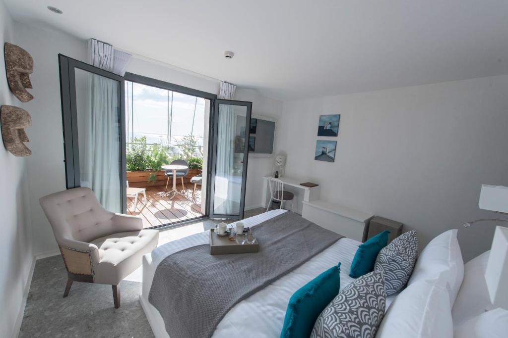 Postel nebo postele na pokoji v ubytování L'Anderenis Boutique Hôtel