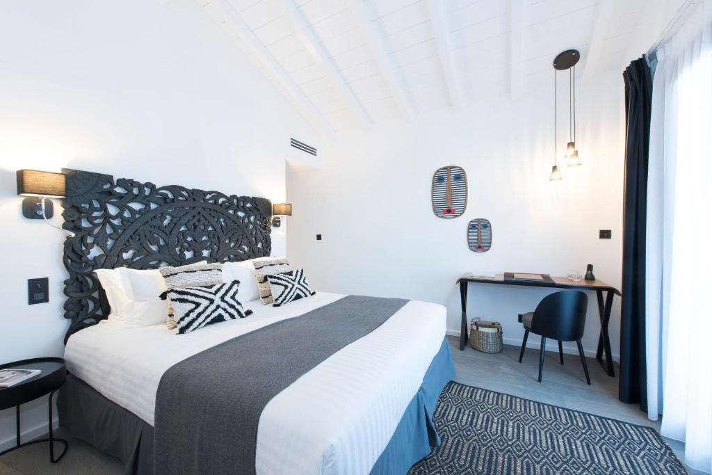 Postel nebo postele na pokoji v ubytování L'Anderenis Boutique Hôtel
