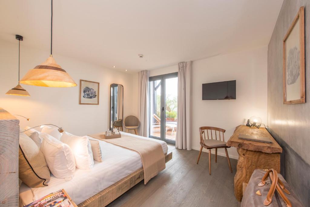 Postel nebo postele na pokoji v ubytování L'Anderenis Boutique Hôtel