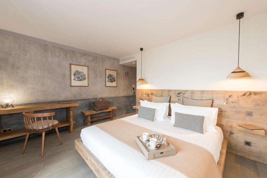 Postel nebo postele na pokoji v ubytování L'Anderenis Boutique Hôtel