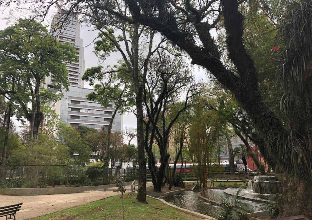  Apartamento super bem decorado em frente ao shopping