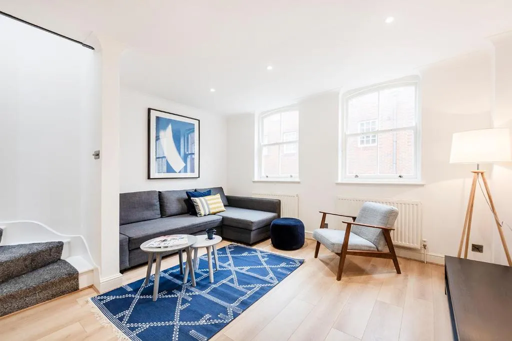 Beautiful 3 bedroom Mews House in Kensington, Londra, Marea Britanie