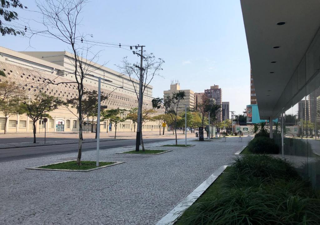  Apartamento super bem decorado em frente ao shopping