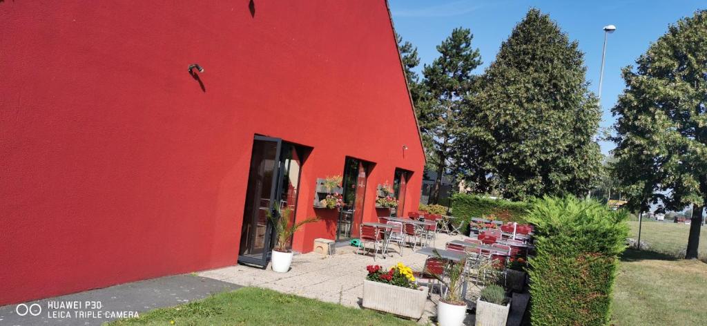 Zahrada ubytování Kyriad Lille - Roncq