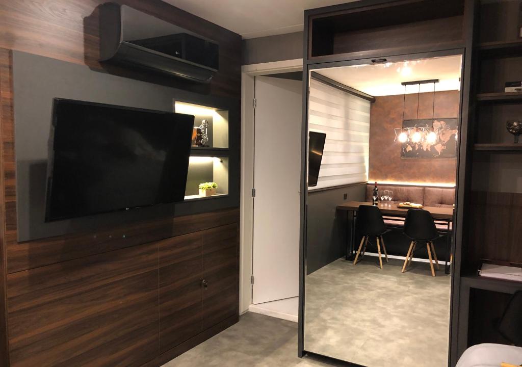  Apartamento super bem decorado em frente ao shopping