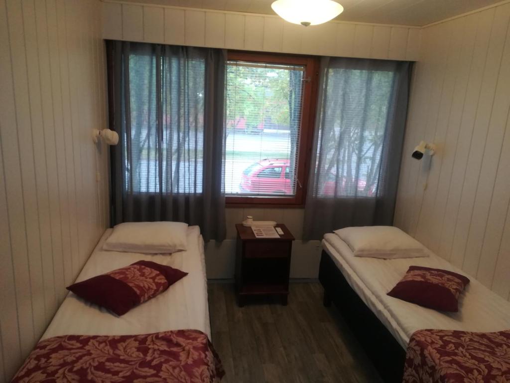 Postel nebo postele na pokoji v ubytování Hotelli Pogostan Hovi