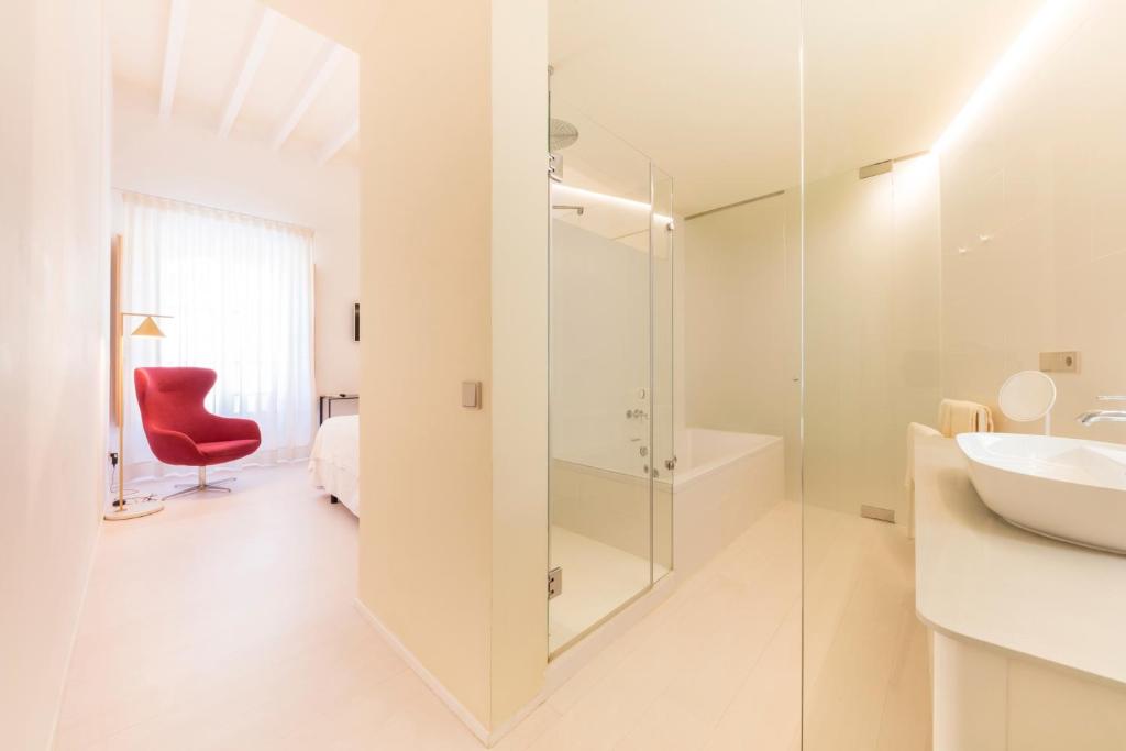 a white bathroom with a sink and a tub at Fonda Llabres Boutique in Alcudia