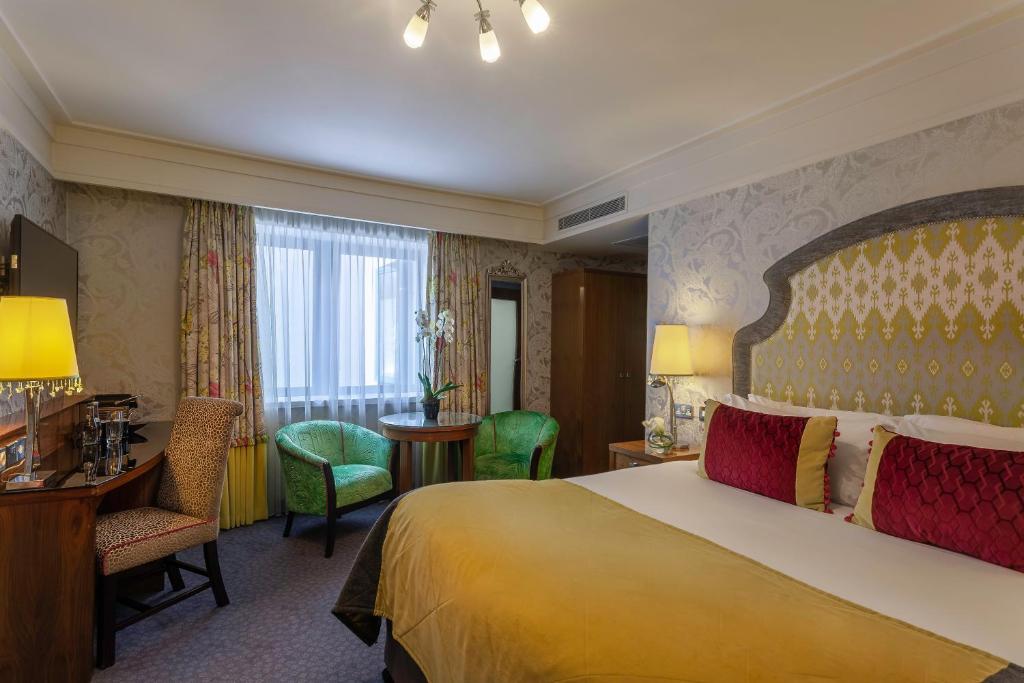 Voodi või voodid majutusasutuse Clontarf Castle Hotel toas
