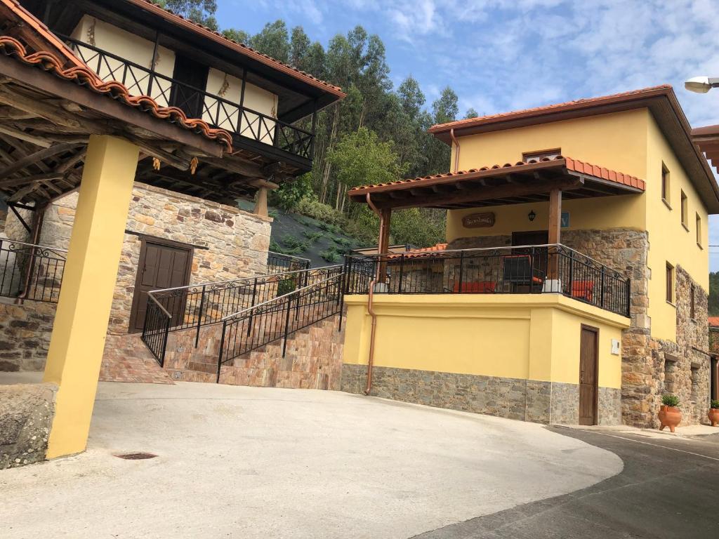 a building with a balcony on the side of it at Las vistas in Cornellana