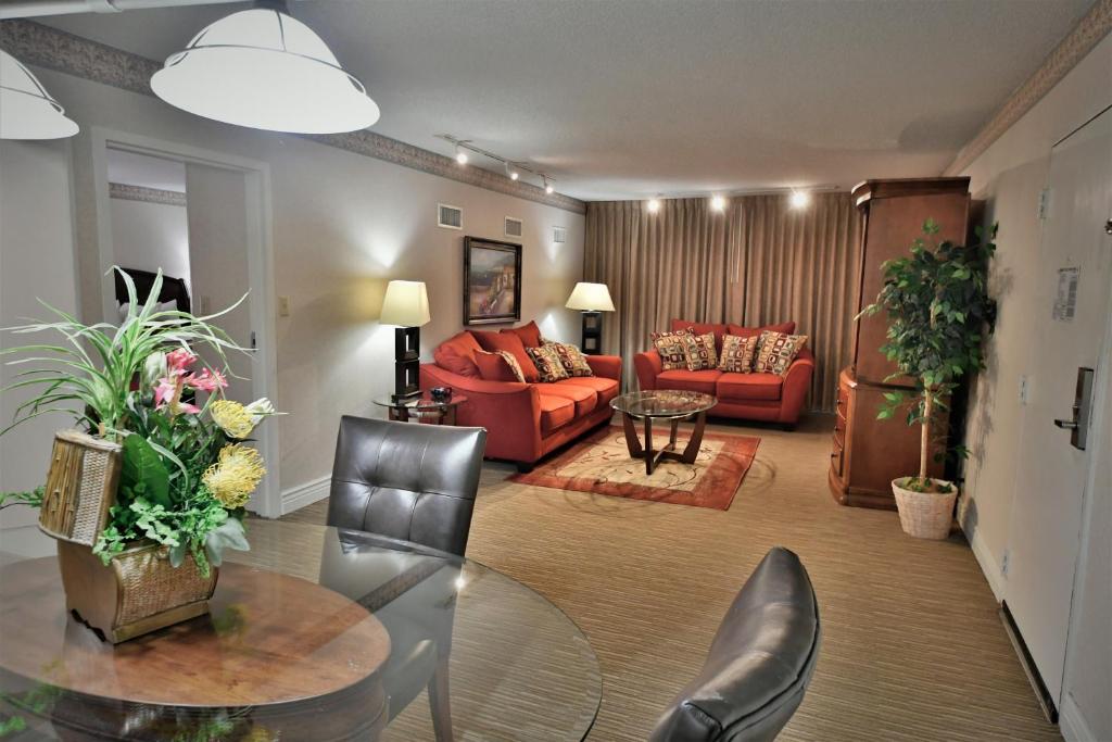 Ramada by Wyndham Jacksonville Hotel & Conference Center - 